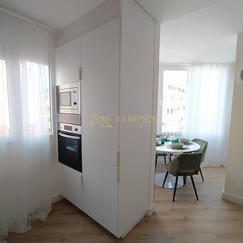 Prime Opportunity: Bright, Equipped Apartment in Torrevieja Center.