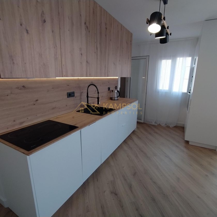 Prime Opportunity: Bright, Equipped Apartment in Torrevieja Center.