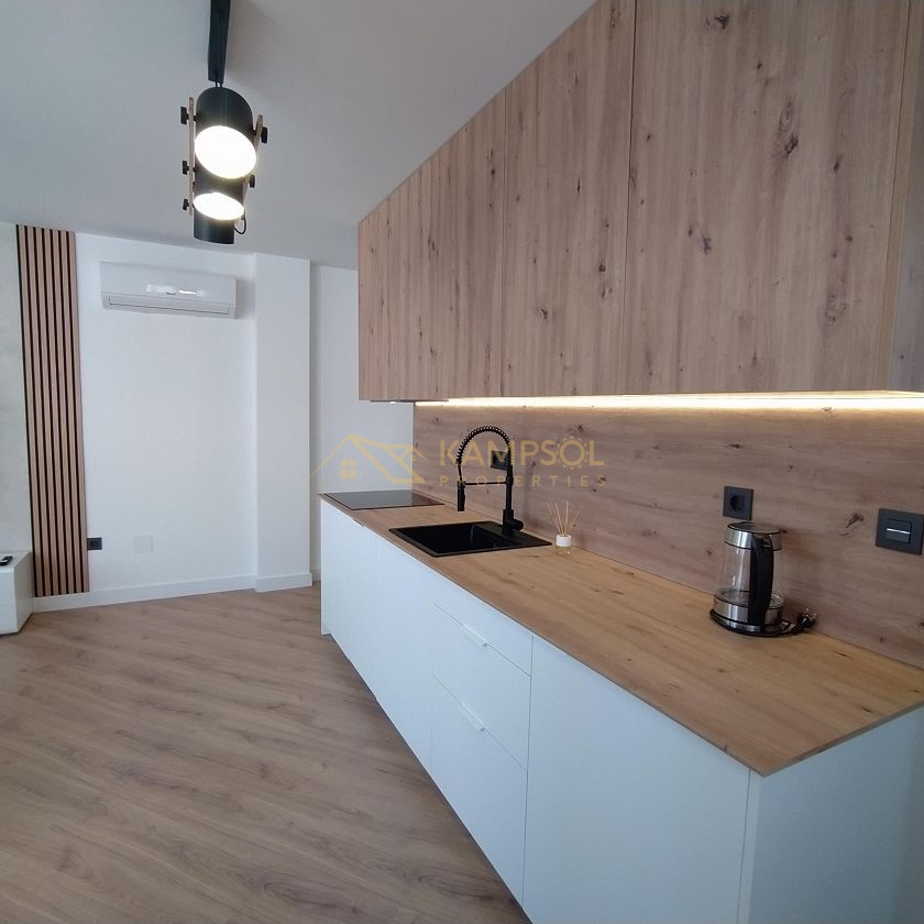 Prime Opportunity: Bright, Equipped Apartment in Torrevieja Center.