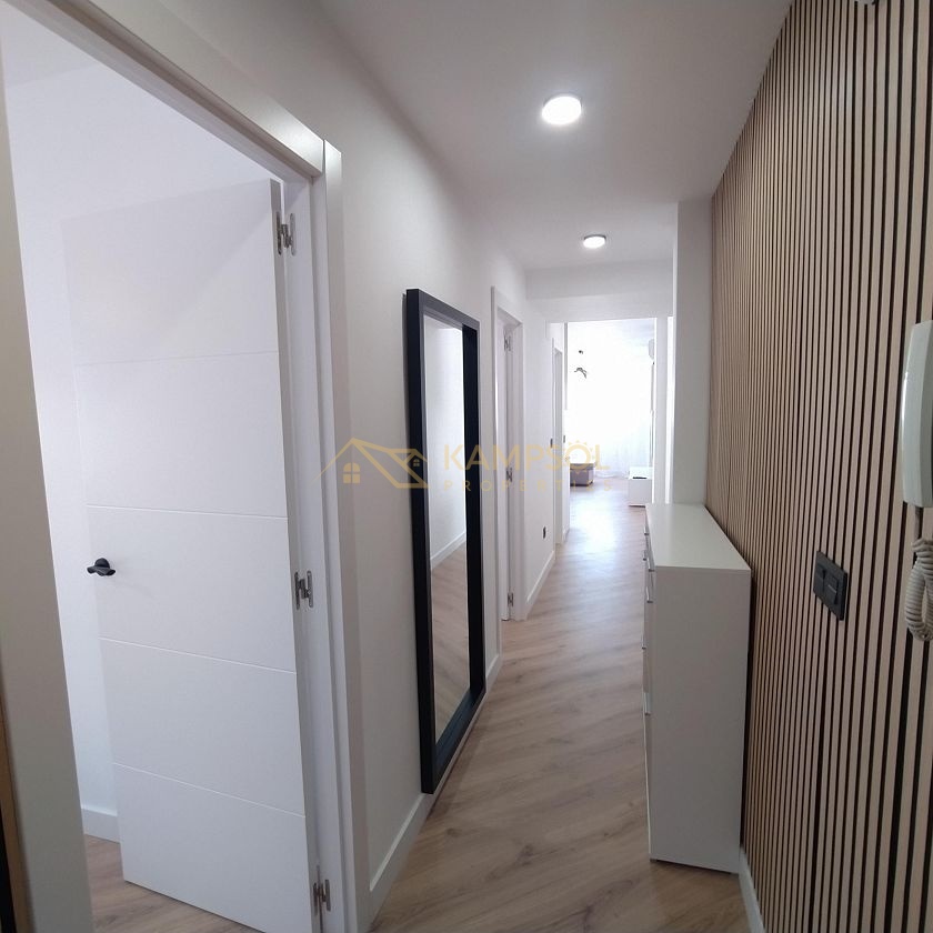 Prime Opportunity: Bright, Equipped Apartment in Torrevieja Center.