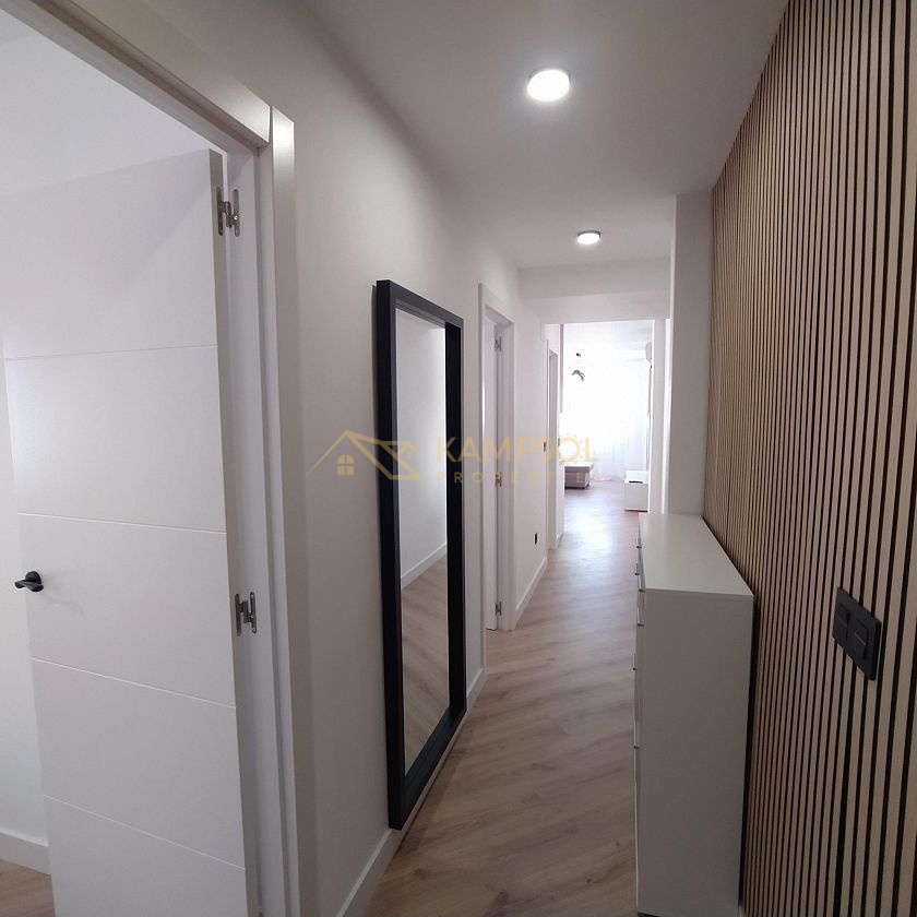 Prime Opportunity: Bright, Equipped Apartment in Torrevieja Center.