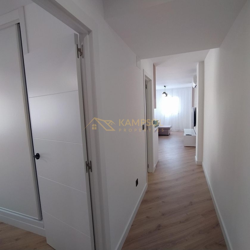 Prime Opportunity: Bright, Equipped Apartment in Torrevieja Center.