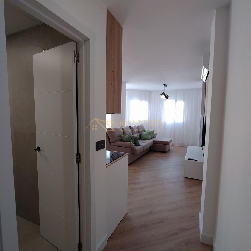 Prime Opportunity: Bright, Equipped Apartment in Torrevieja Center.