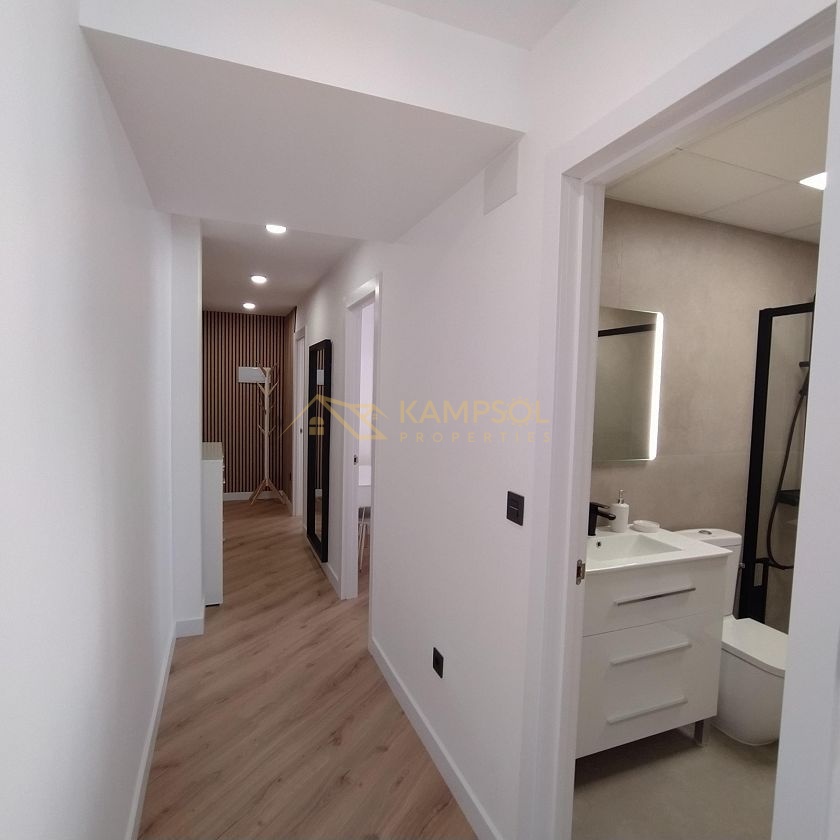 Prime Opportunity: Bright, Equipped Apartment in Torrevieja Center.