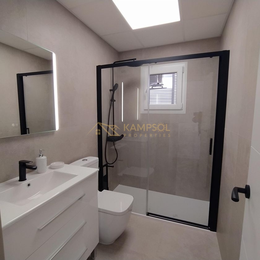 Prime Opportunity: Bright, Equipped Apartment in Torrevieja Center.