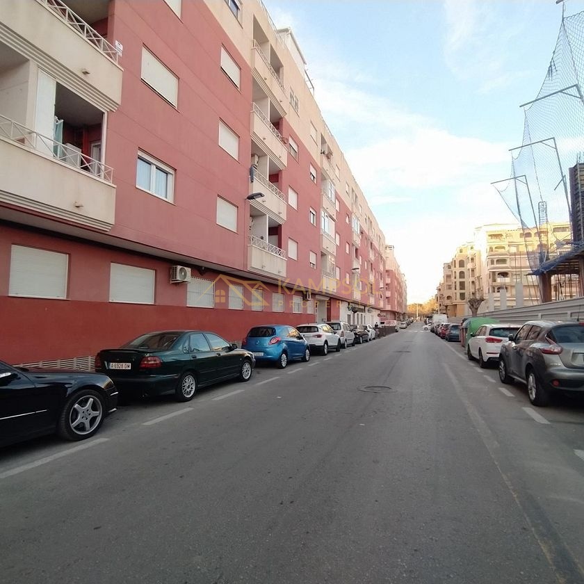 Prime Opportunity: Bright, Equipped Apartment in Torrevieja Center.