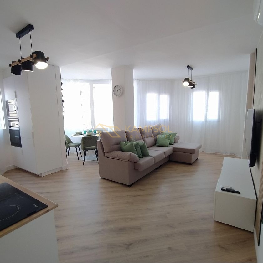 Prime Opportunity: Bright, Equipped Apartment in Torrevieja Center.