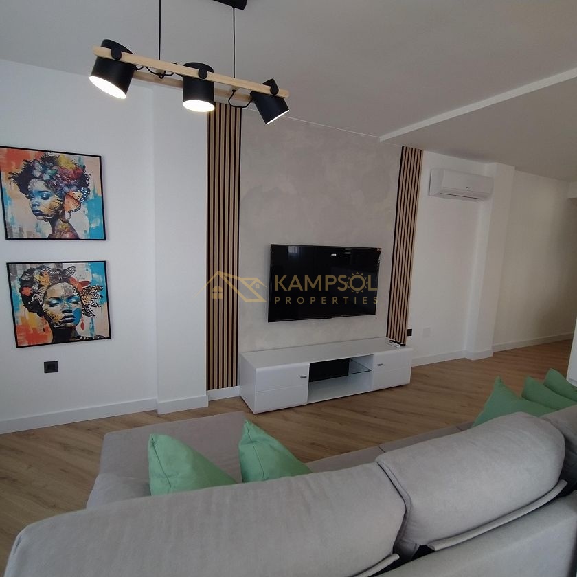 Prime Opportunity: Bright, Equipped Apartment in Torrevieja Center.