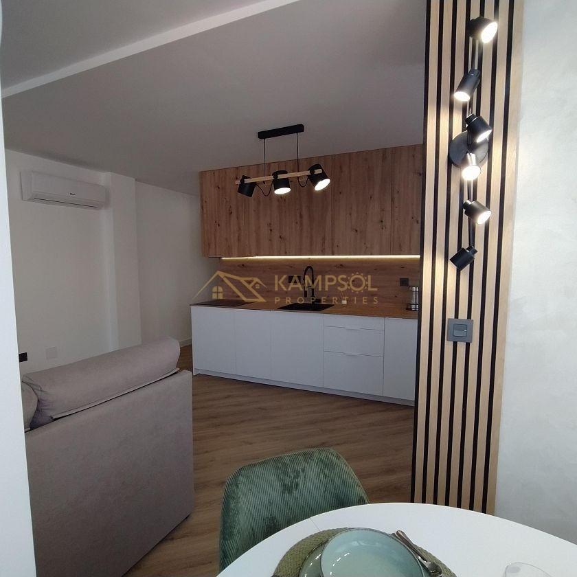 Prime Opportunity: Bright, Equipped Apartment in Torrevieja Center.