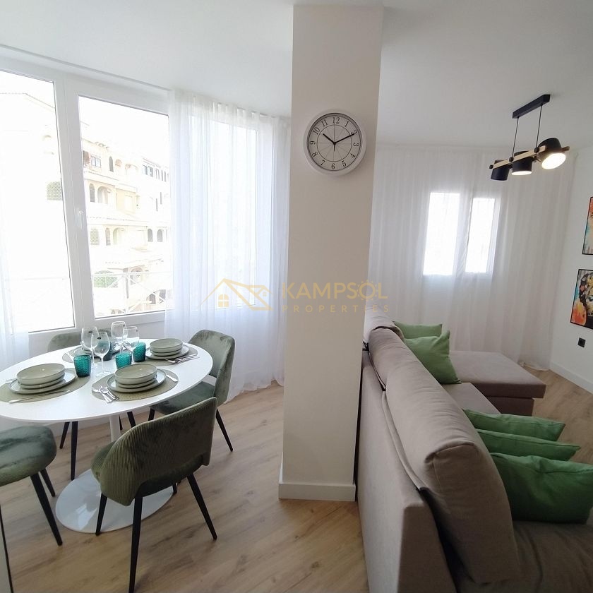 Prime Opportunity: Bright, Equipped Apartment in Torrevieja Center.