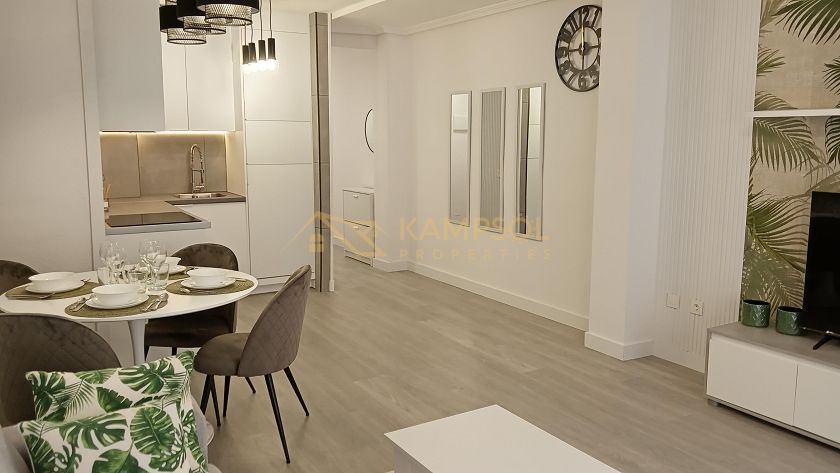 Central Torrevieja Apartment: Fully Furnished, Ready to Move In!