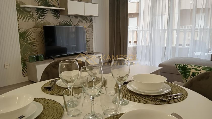 Central Torrevieja Apartment: Fully Furnished, Ready to Move In!