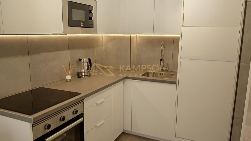 Central Torrevieja Apartment: Fully Furnished, Ready to Move In!
