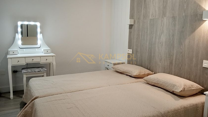 Central Torrevieja Apartment: Fully Furnished, Ready to Move In!
