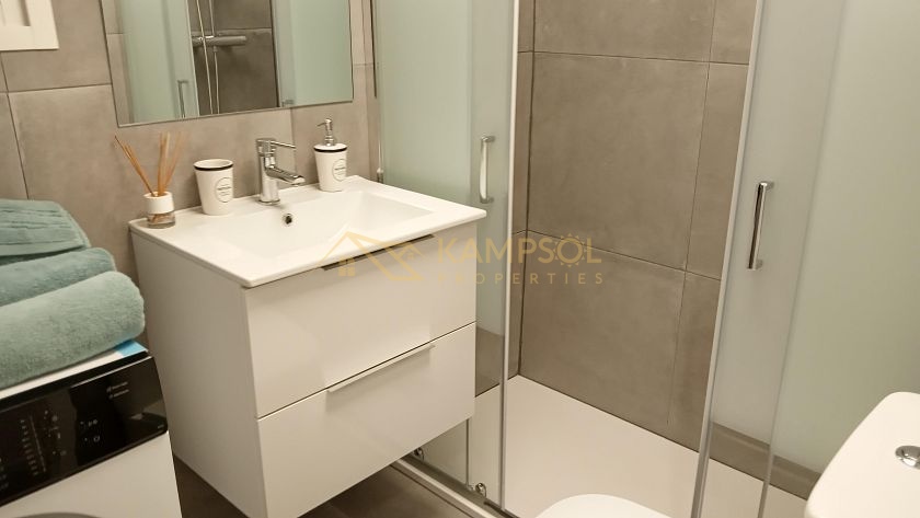 Central Torrevieja Apartment: Fully Furnished, Ready to Move In!
