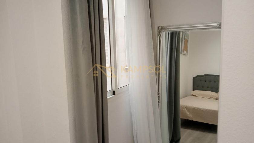 Central Torrevieja Apartment: Fully Furnished, Ready to Move In!