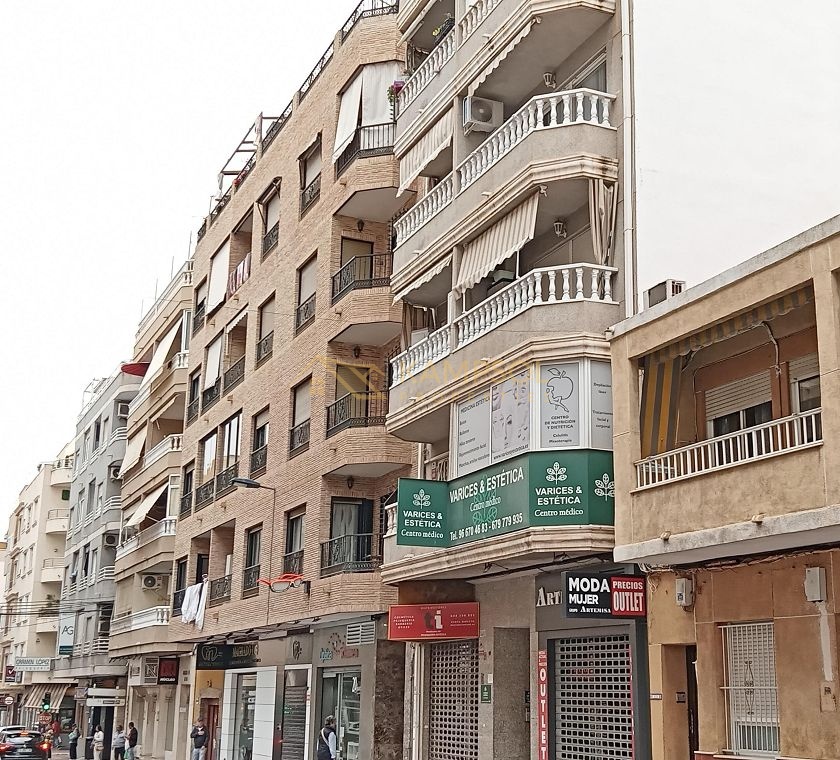 Central Torrevieja Apartment: Fully Furnished, Ready to Move In!