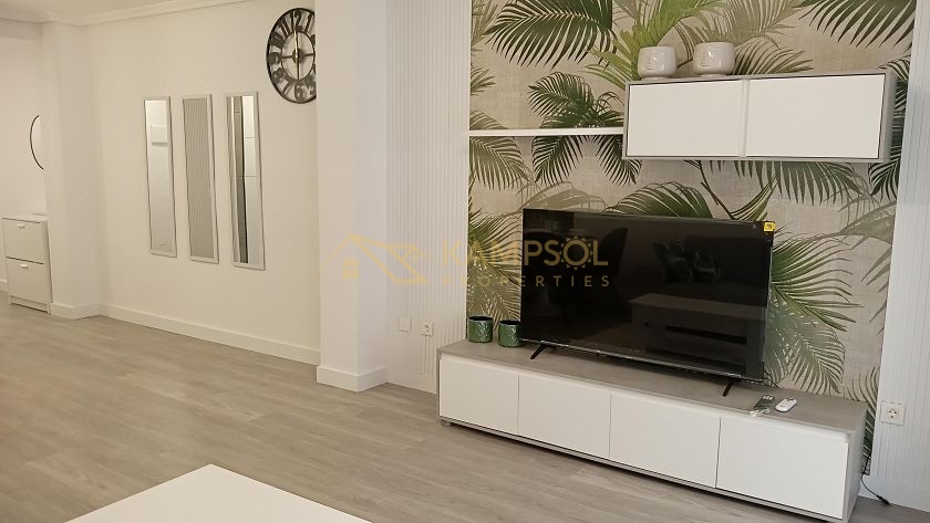 Central Torrevieja Apartment: Fully Furnished, Ready to Move In!