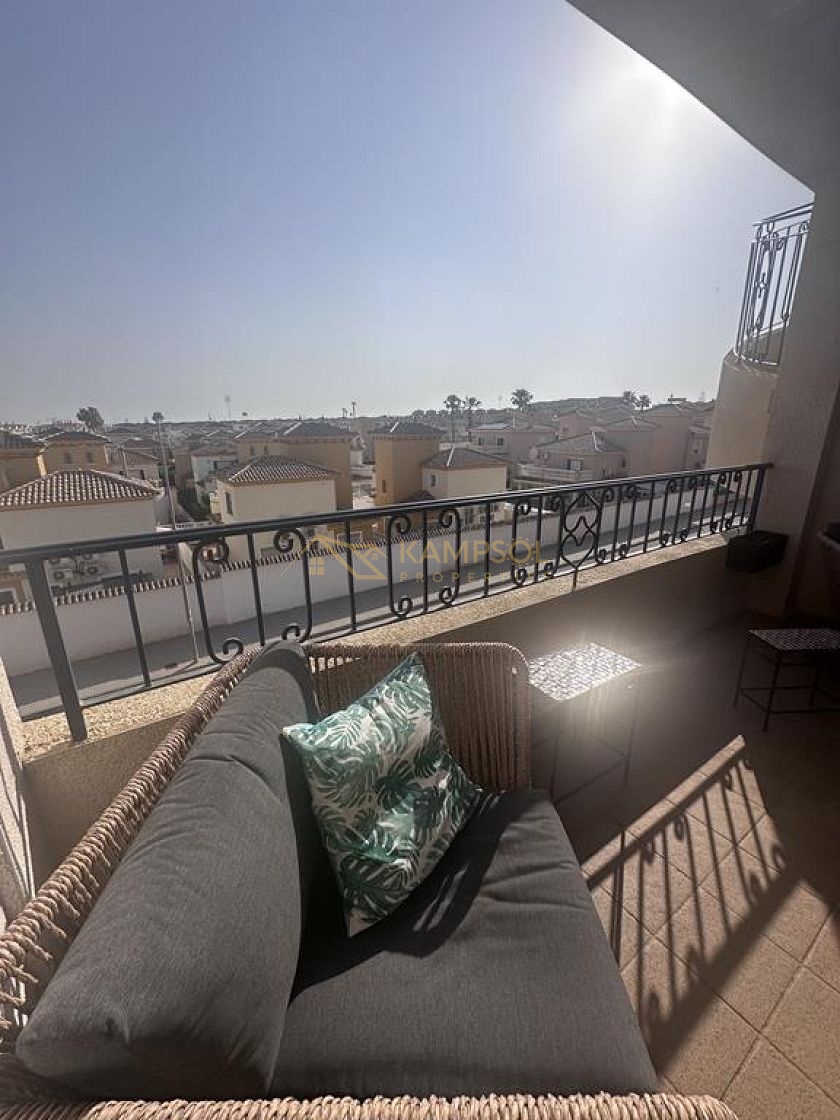 Los Altos: Odnowiony Apartament z 2 Basenami.