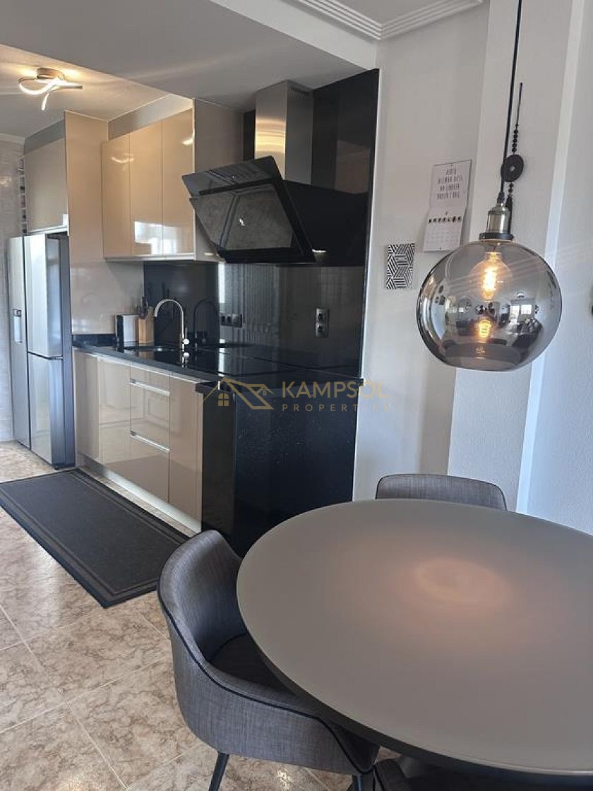 Los Altos: Odnowiony Apartament z 2 Basenami.
