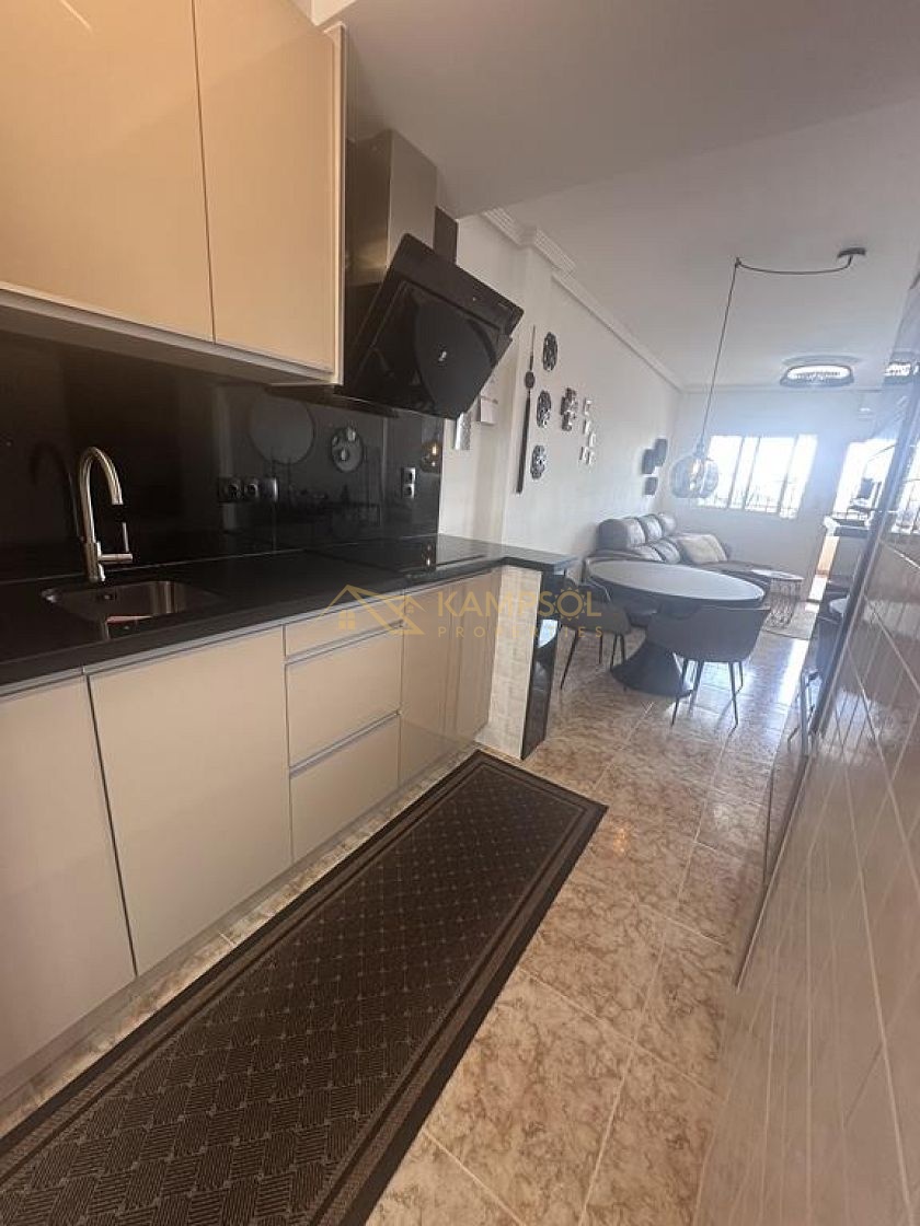 Los Altos: Odnowiony Apartament z 2 Basenami.