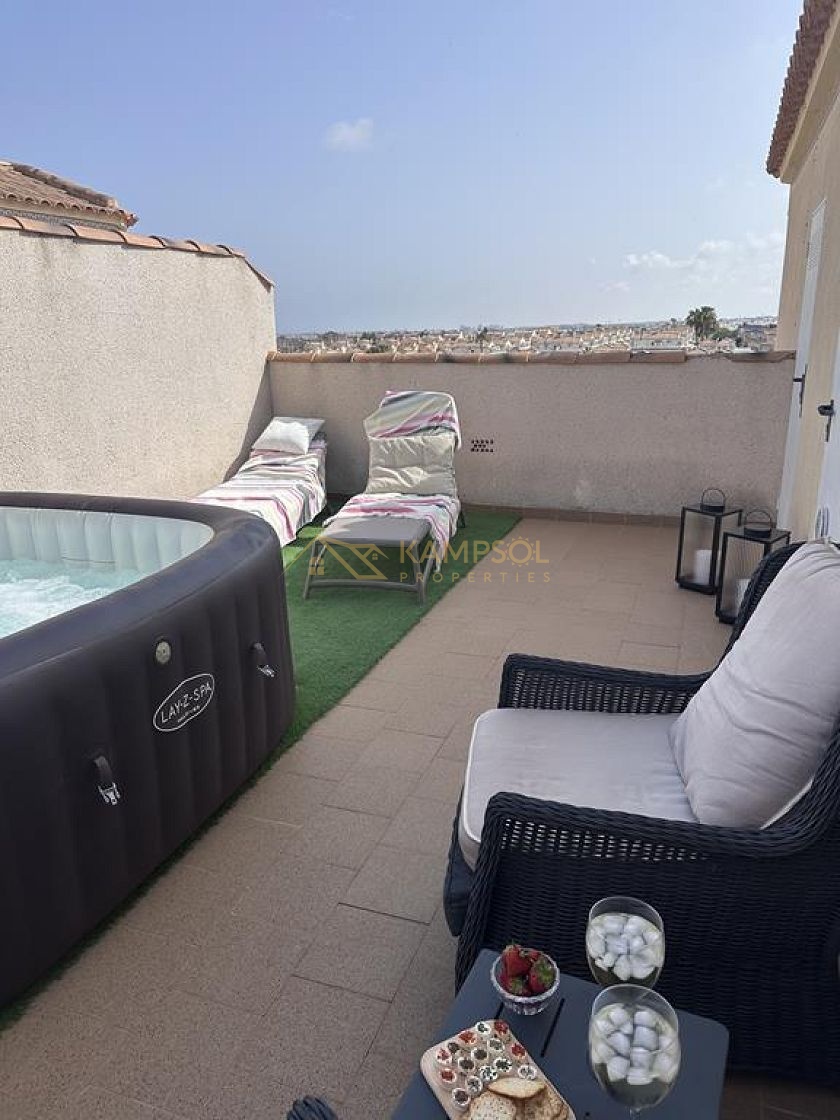 Los Altos: Odnowiony Apartament z 2 Basenami.