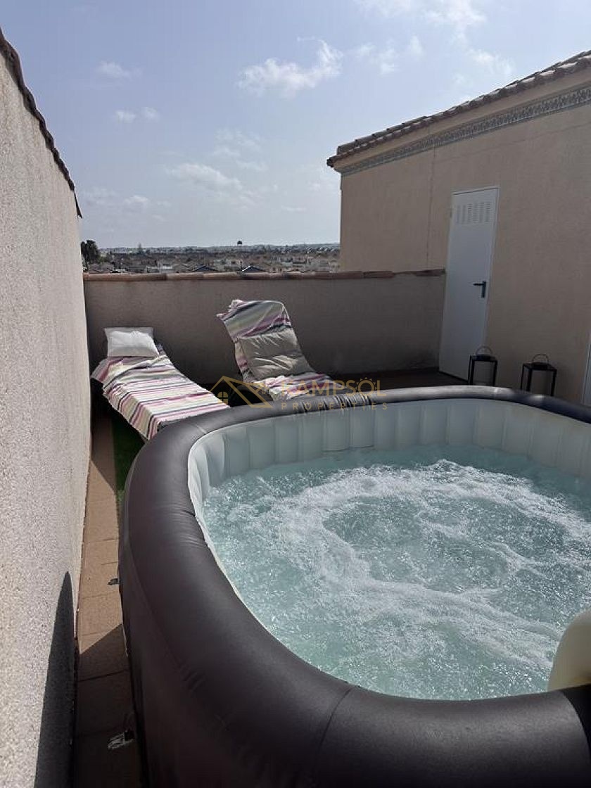 Los Altos: Odnowiony Apartament z 2 Basenami.