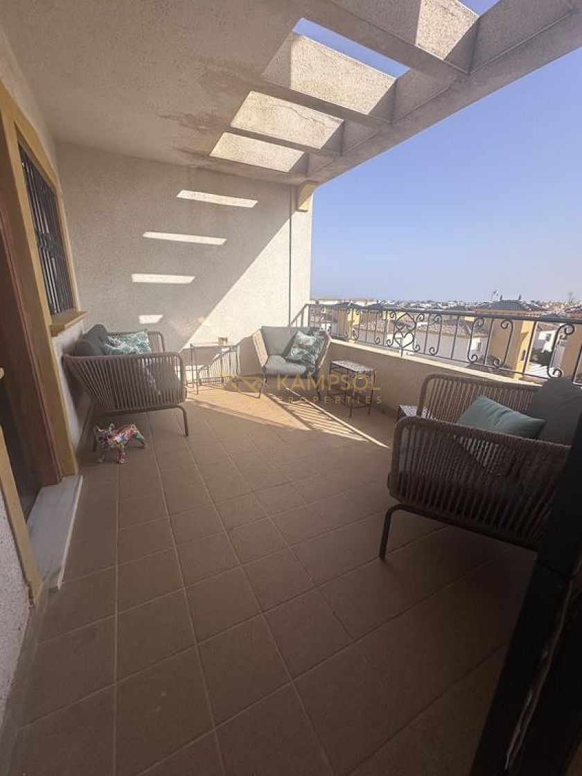 Los Altos: Odnowiony Apartament z 2 Basenami.