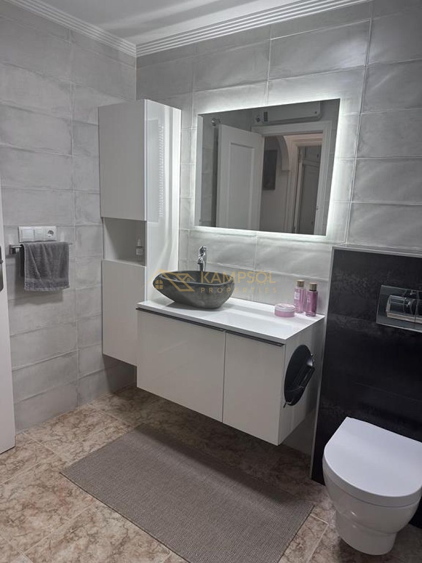 Los Altos: Odnowiony Apartament z 2 Basenami.