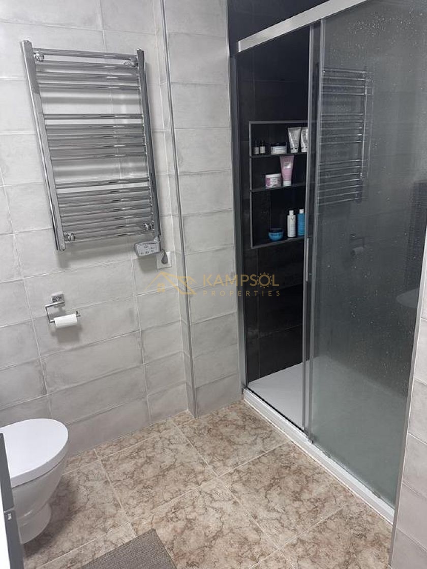 Los Altos: Odnowiony Apartament z 2 Basenami.