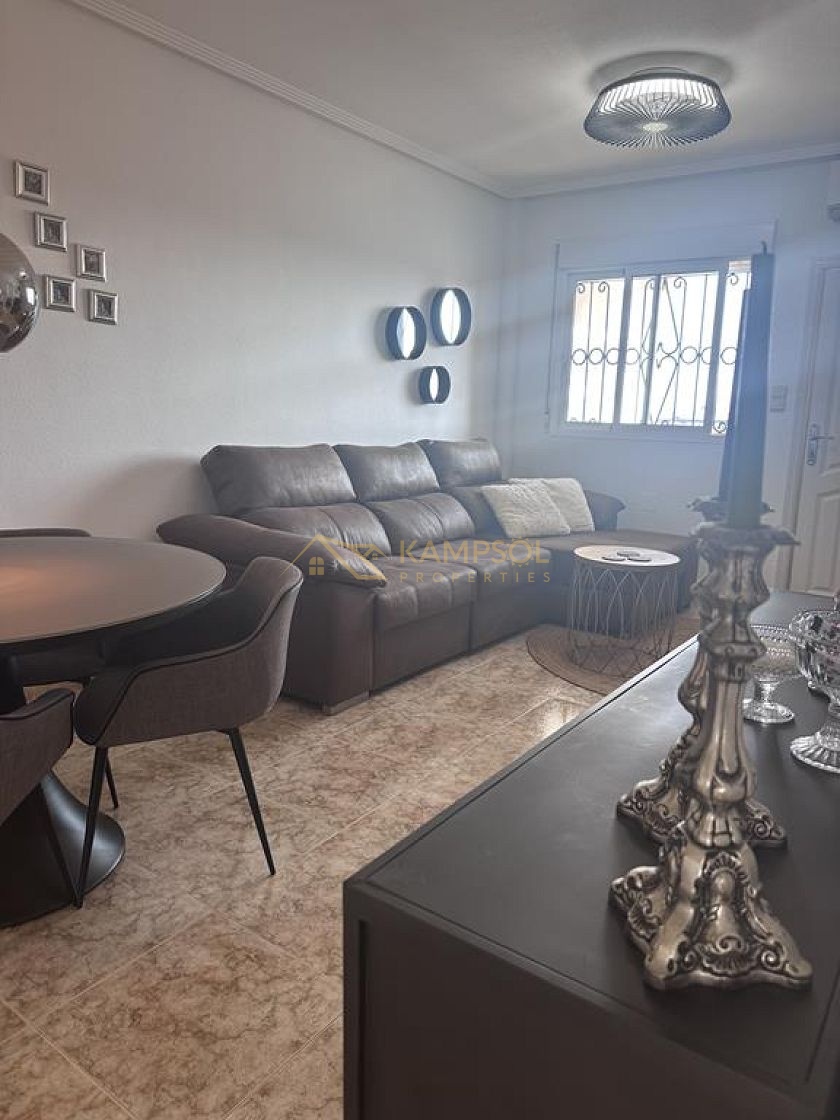 Los Altos: Odnowiony Apartament z 2 Basenami.