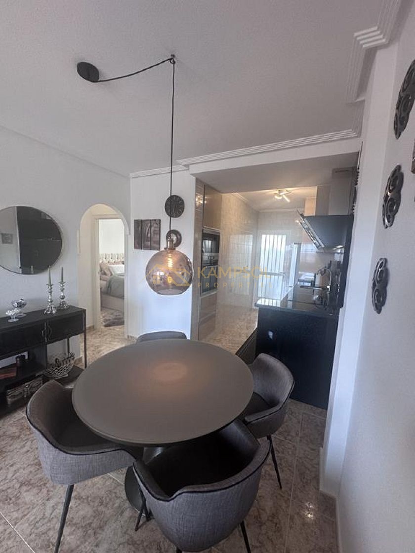 Los Altos: Odnowiony Apartament z 2 Basenami.