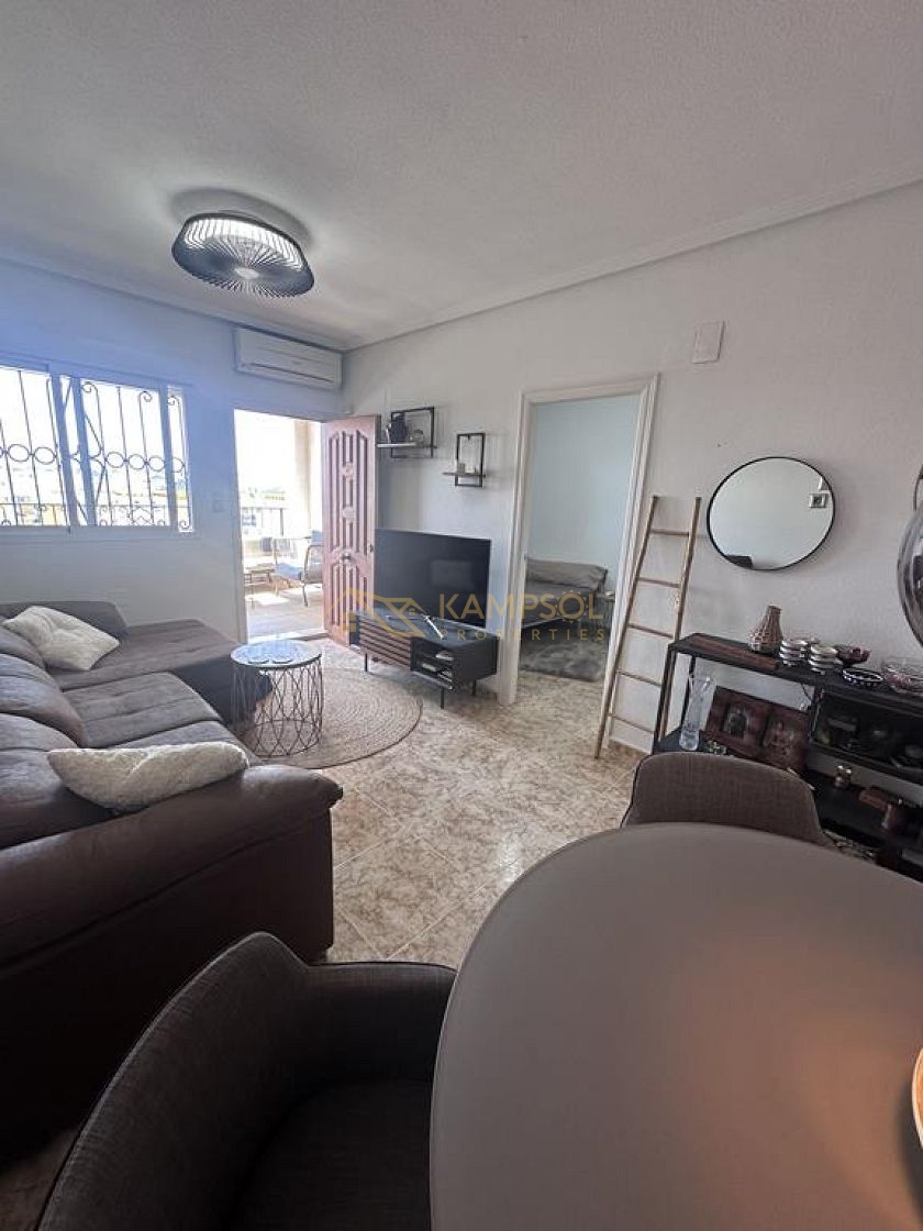 Los Altos: Odnowiony Apartament z 2 Basenami.