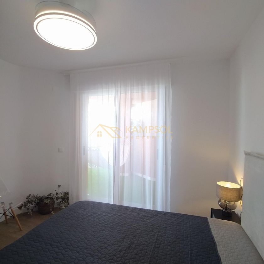Dwupoziomowy Penthouse w Torrevieja: Świeżo Wyremontowany!