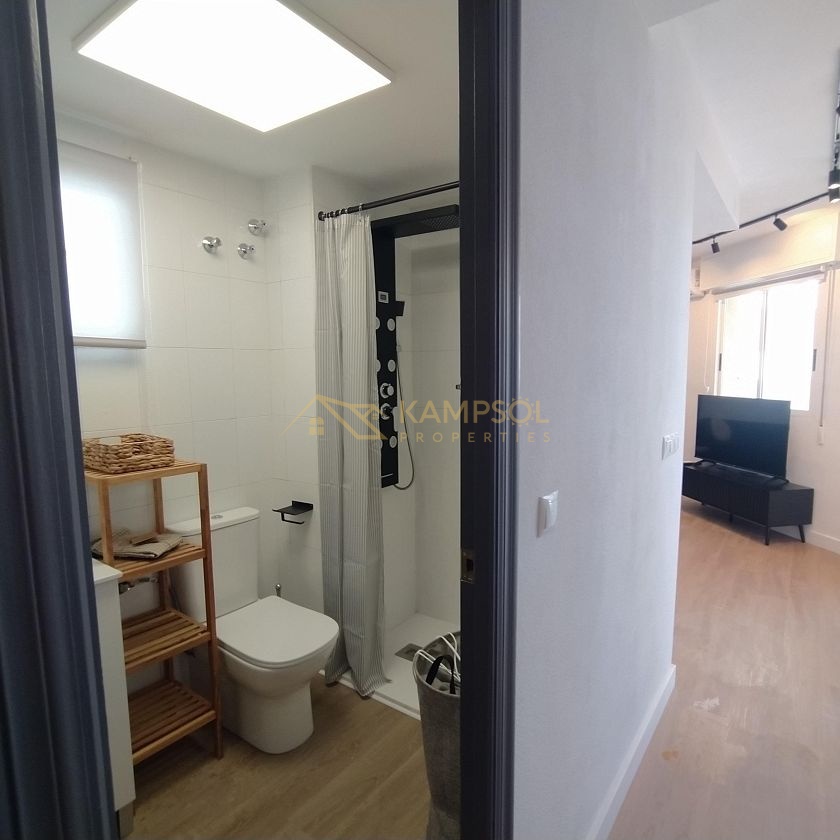 Dwupoziomowy Penthouse w Torrevieja: Świeżo Wyremontowany!