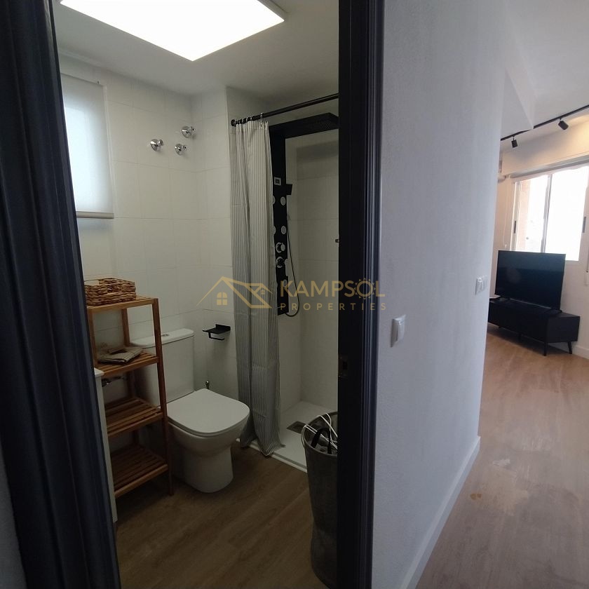 Dwupoziomowy Penthouse w Torrevieja: Świeżo Wyremontowany!