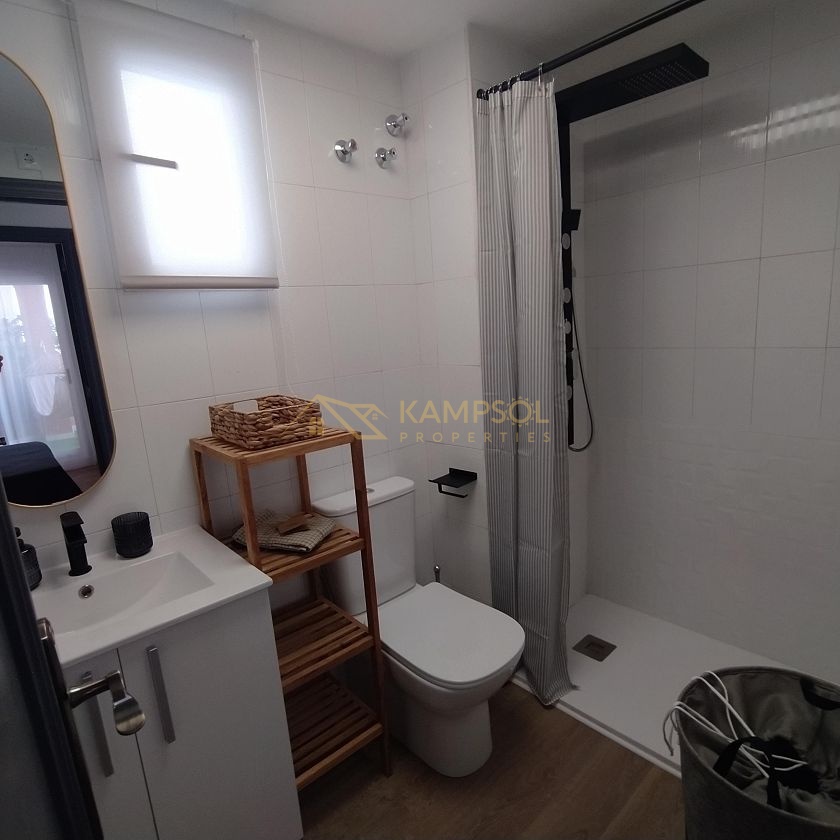 Dwupoziomowy Penthouse w Torrevieja: Świeżo Wyremontowany!