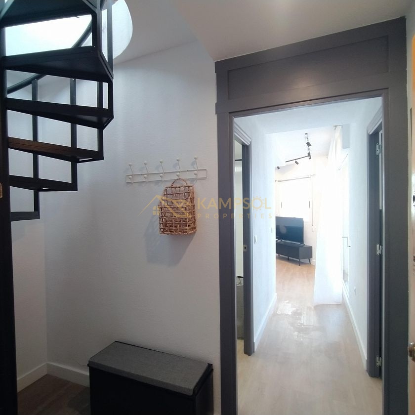 Dwupoziomowy Penthouse w Torrevieja: Świeżo Wyremontowany!