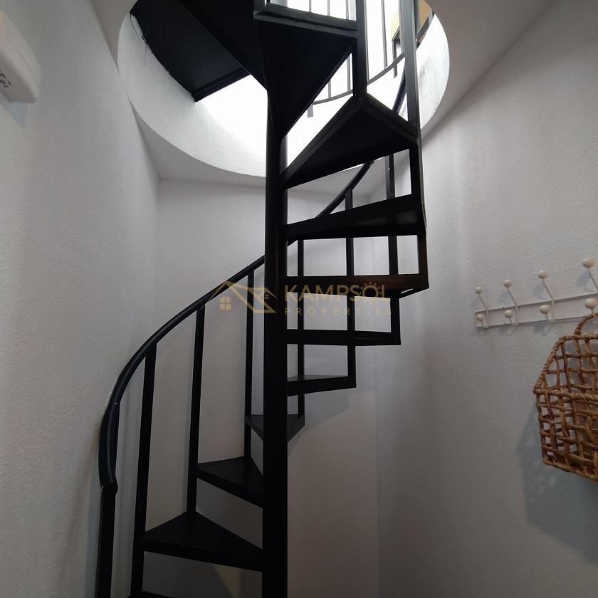 Dwupoziomowy Penthouse w Torrevieja: Świeżo Wyremontowany!