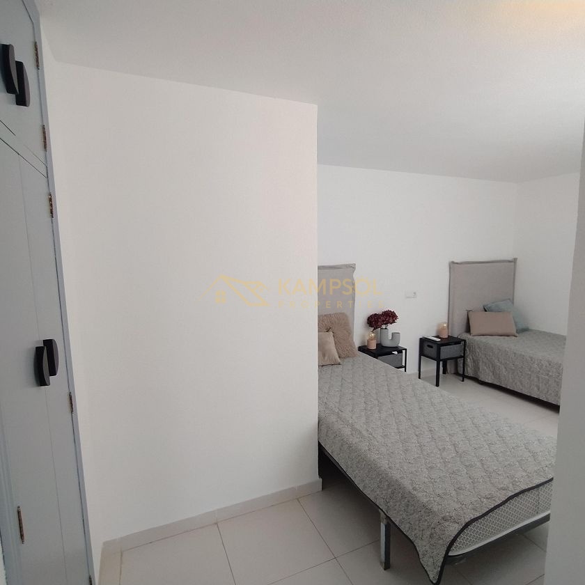 Dwupoziomowy Penthouse w Torrevieja: Świeżo Wyremontowany!