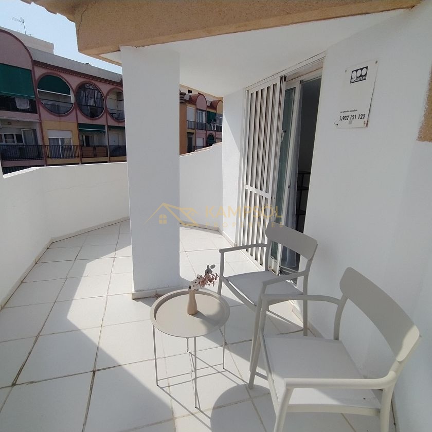 Dwupoziomowy Penthouse w Torrevieja: Świeżo Wyremontowany!