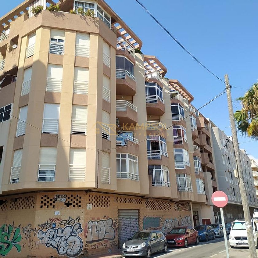 Dwupoziomowy Penthouse w Torrevieja: Świeżo Wyremontowany!