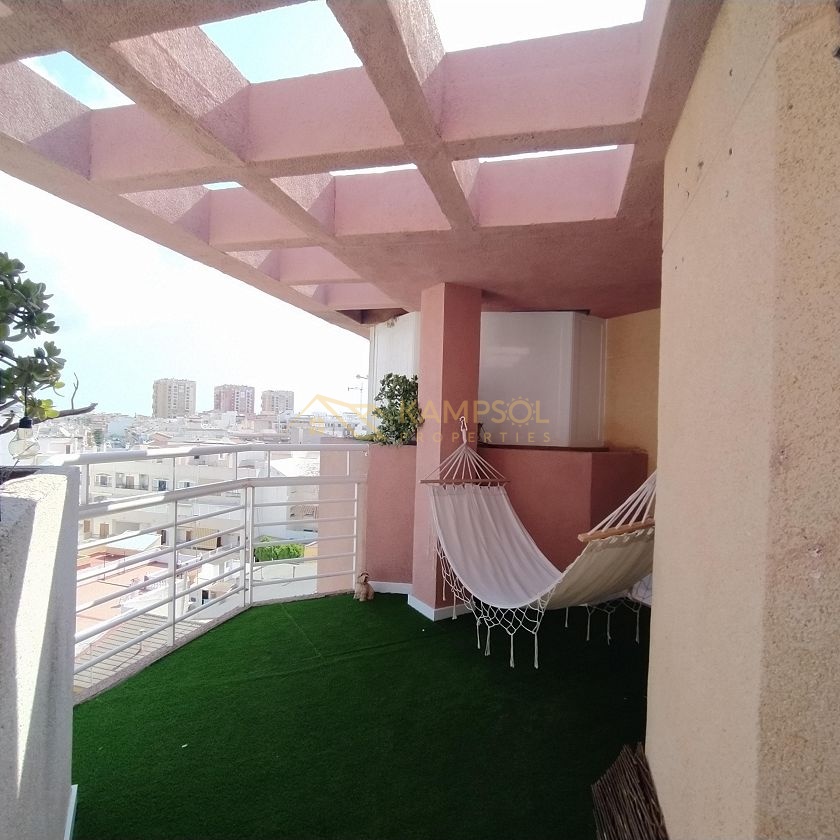 Dwupoziomowy Penthouse w Torrevieja: Świeżo Wyremontowany!