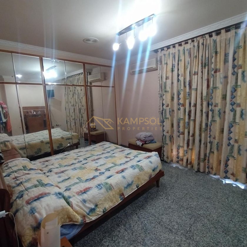 Large Terrace, 4 Bedrooms: Your Ideal Penthouse.