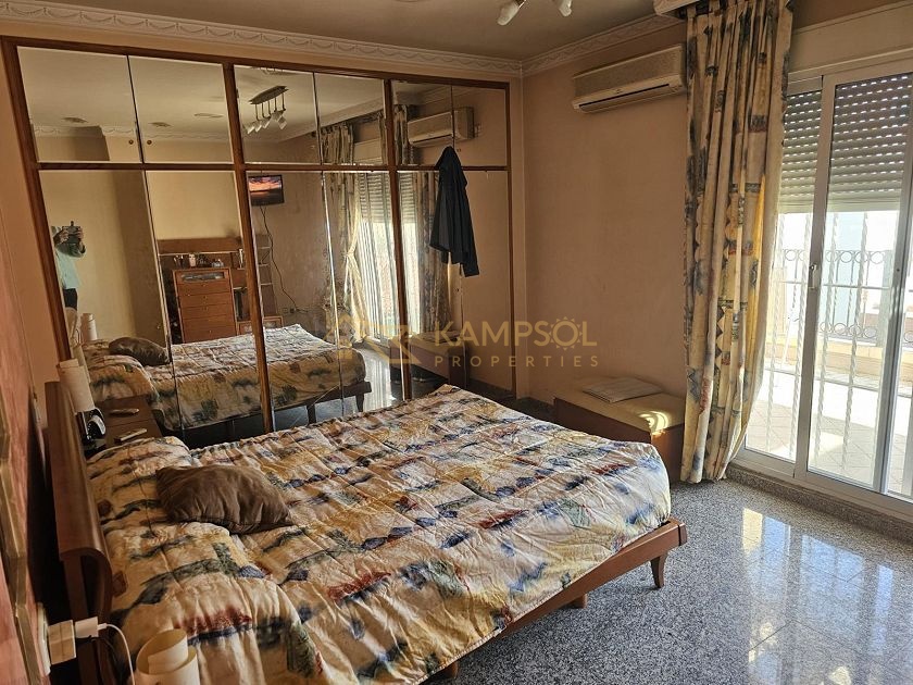 Large Terrace, 4 Bedrooms: Your Ideal Penthouse.