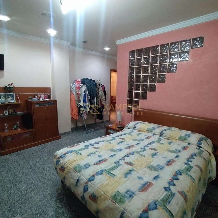 Large Terrace, 4 Bedrooms: Your Ideal Penthouse.