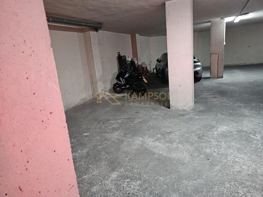 Large Terrace, 4 Bedrooms: Your Ideal Penthouse.