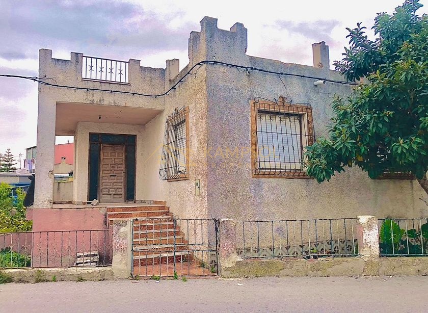 Detached House on Large Plot: Renovation Project!