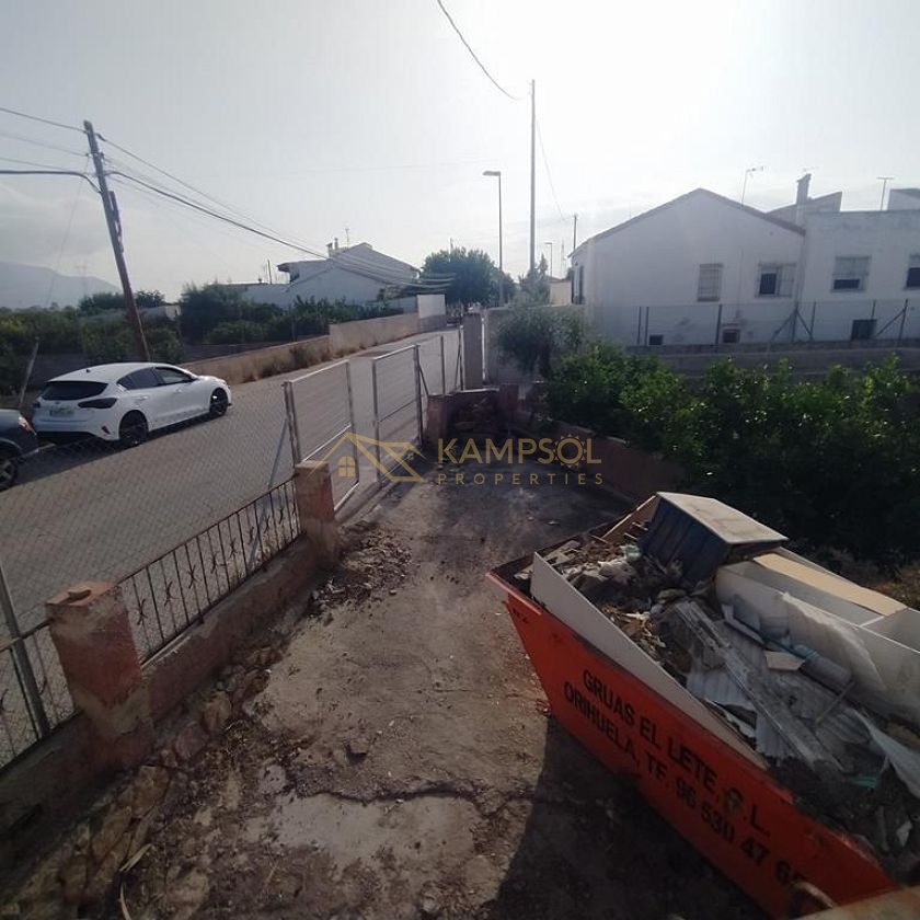 Detached House on Large Plot: Renovation Project!