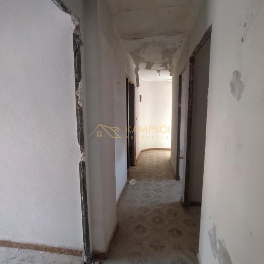 Detached House on Large Plot: Renovation Project!